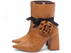 Bota Bico Fino Cano Médio; TCL 67069 - Menina Refinada