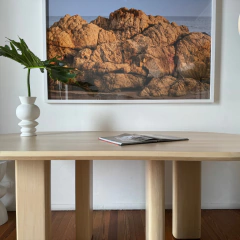 MESA ŌVAL QUATTRO en internet