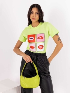t-shirt kissees