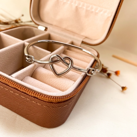 ref 236 Bracelete coração nó - verniz italiano ródio