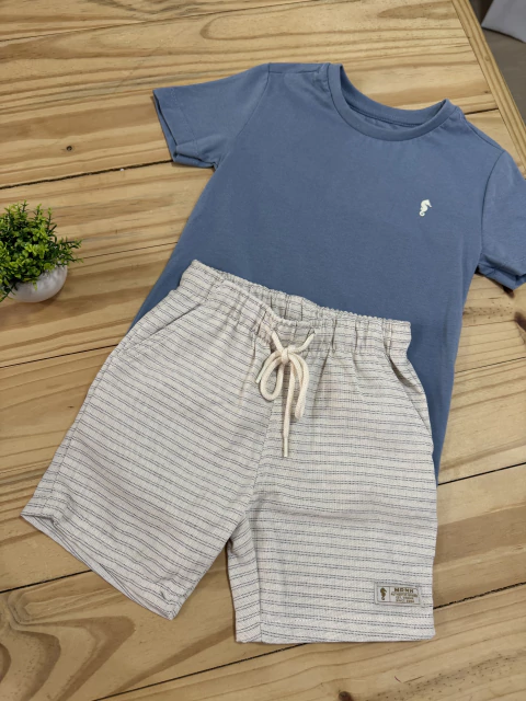 CONJUNTO CAMISETA EM MEIA MALHA E BERMUDA EM SARJA LEVE TRABALHADA / SURF