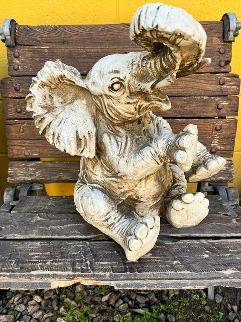 ELEFANTE RESINA