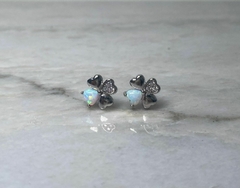 Aretes trebol con opalo