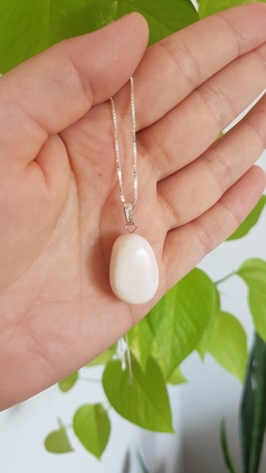 Pingente Calcita Mangano - Perdão, Carinho e Amor - comprar online