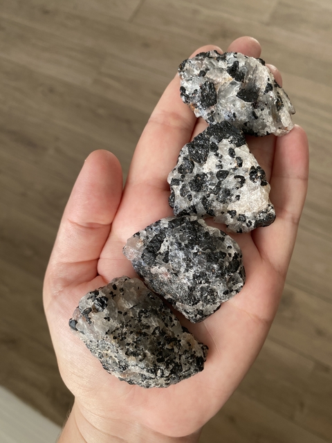 Quartzo Turmalinado Bruto