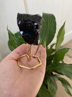 Obsidiana Negra na Base Dourada - Proteção e Autoconhecimento - comprar online