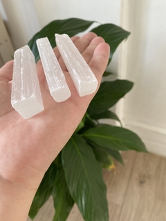 Bastão de Selenita M - Limpeza, Proteção e Conexão Espiritual - comprar online