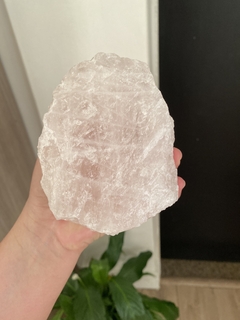 Quartzo Rosa com Base Serrada - Amor Próprio, Incondicional e Paz