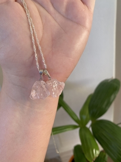 Pingente Quartzo Rosa Bruto - Amor-Próprio e Incondicional na internet