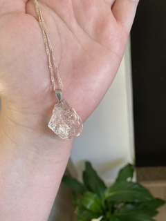 Pingente Cristal de Quartzo Bruto - Clareza Mental e Cura