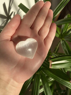 Coração de Selenita - Limpeza Energética, Proteção e Conexão com Espiritualidade - comprar online
