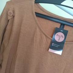 Blusa em viscolycra manga com elástico e detalhe em botões dress up store3