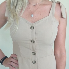 Vestido midi de alça, com babado e botões na frente2 dress up store