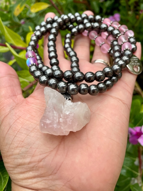 japamala com pedras hematita e quartzo rosa
