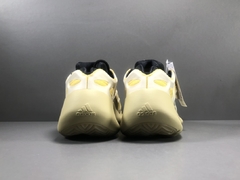 Yeezy 700 V3 Safflower - comprar online