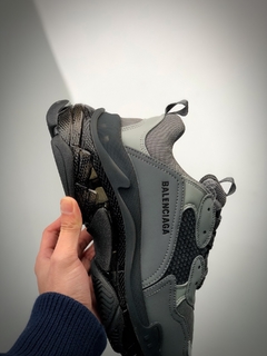 Balenciaga Triple S 3.0 na internet