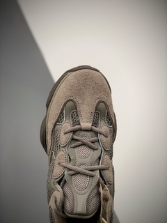Yeezy 500 Ash Grey na internet
