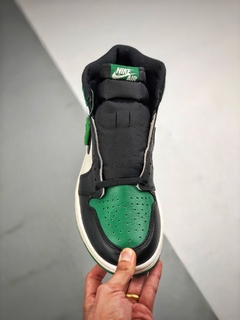1 Retro High OG Green na internet