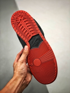 Imagem do Dunk Low Black Pigeon