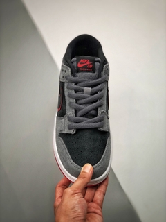 Dunk Low Ishod Wair Dark Grey - PLUG SNEAKERS