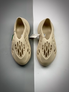 Yeezy Foam Runner Sand na internet