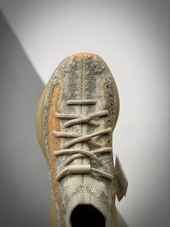 Yeezy 380 Yecoraite na internet