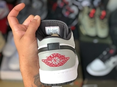 Air Jordan 1 Low Smoke Grey na internet