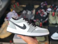 Imagem do Air Jordan 1 Low Smoke Grey