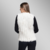 Colete de pele feminino branco tramado em tricot por Fabiane Frank. Feito à mão em Gramado - Brasil com pele natural de coelho em base de tricot. Outono inverno 2025 2026.