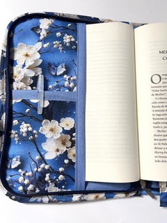Capa para Livros Floral Azul na internet