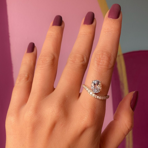 Anel curvo com Diamantes e Água Marinha - Ouro 18k