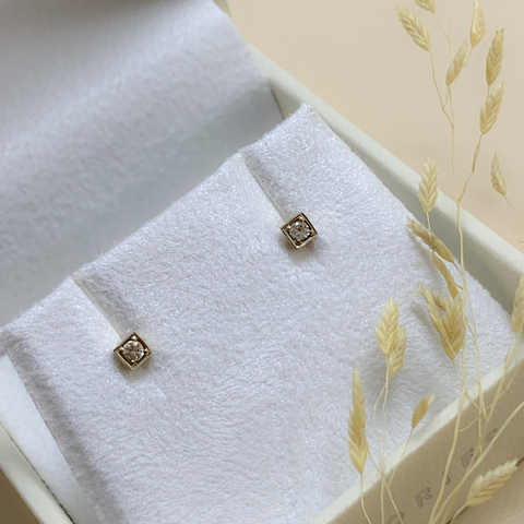Brinco Ponto de Luz Topázio Branco - Ouro 18K