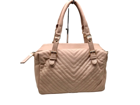 Bolsa em couro legítimo, acabamento em metalassê.