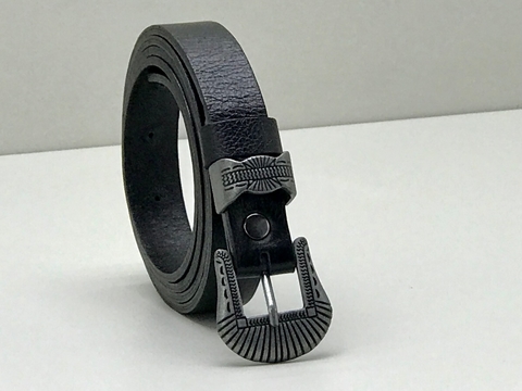 Cinto em couro legítimo, cor preto.