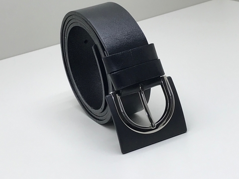 Cinto em couro legítimo, cor preto.