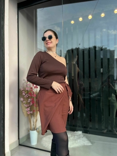BLUSA NULA MANGA ASSIMÉTRICA - CAZ BOUTIQUE