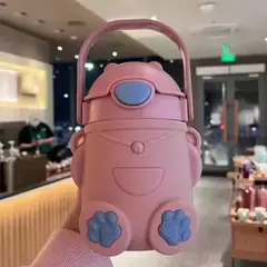 Pico astronauta metálico en internet