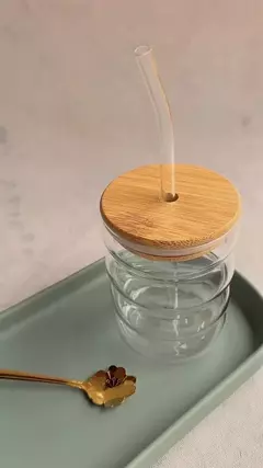 Vasos de vidrio tapa de bambú con sorbete en internet