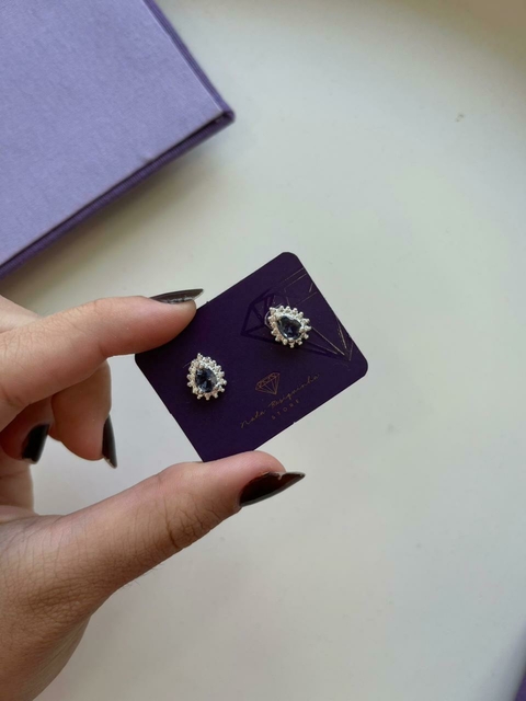 BRINCO GOTA DETALHADO (CRISTAL/TURQUESA/LILÁS) - comprar online