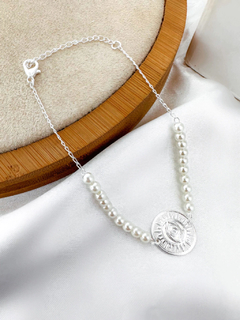 Pulseira folheada a ouro 18k e prata 925 de perola com olho grego. - comprar online