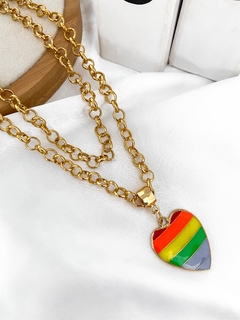 Colar correntaria 2 fios folheado a ouro coração resinado rainbow