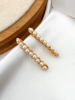 Brinco nove perolas folheado a ouro 18k.