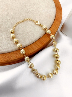 Pulseira folheada a ouro 18k e prata 925 de esferas estonadas.
