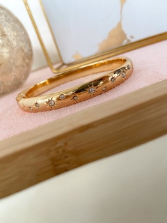 Bracelete estrela e ponto de luz banhado em verniz