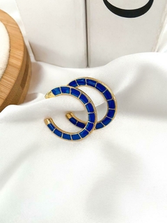 Imagem do Argola folheada a ouro com detalhe resinado