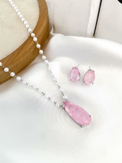 Conjunto de colar e brinco com corrente de perolas e gota fusion