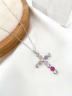 Veneziana folheada com crucifixo de flores e corações - loja online