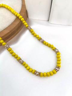 Colar de Cristal com entremeio de zircônia .