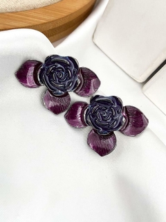 Brinco flor esmaltado na internet