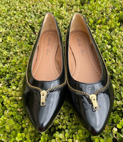 Sapatilha Verniz , detalhe em ziper